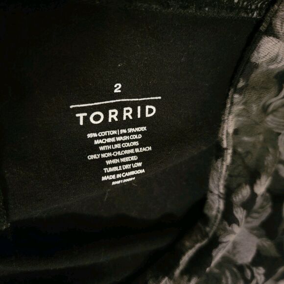 Torrid Womens Mini Pencil Skirt Size 2X Dark Romantic Floral Whimsigoth - Picture 4 of 6
